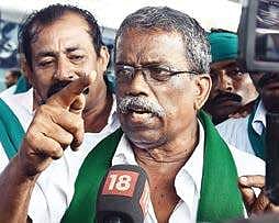 P Ayyakannu, president of the Association for Interlinking National-South Indian Rivers, addressing the media at Egmore railway station on Friday | Ashwin Prasath