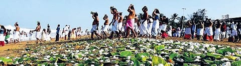 Devotees at Shanghumugham  Kaviyoor  Santhosh