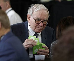 Elliot is  exploring putting together a bid for the Texas power transmission company that would top Warren Buffett's $9 billion all-cash deal. (File |Reuters)