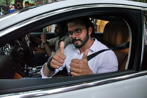 Former Indian cricketer S Sreesanth gives a thumbs-up to his supporters as he leaves the Kerala High Court after the court lifted the life ban on him for spot-fixing. (EPS | K Shijith)