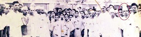 Villagers who took part in the flag-hoisting ceremony at a temple in Issur in 1942; (circled) Gangaiah Hegde
