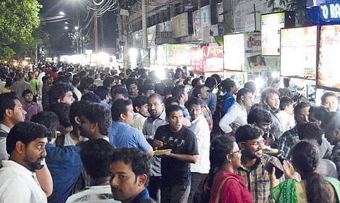 Officials plan crackdown  on street food joints