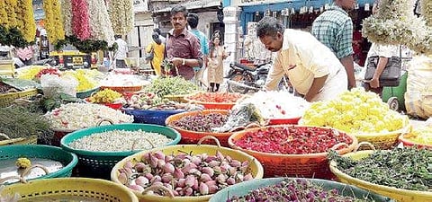 Flowers for sale at a shop in Chalai  kaviyoor Santhosh