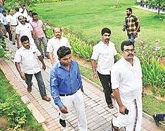 AIADMK MLAs supporting the party’s sidelined deputy general secretary TTV Dhinakaran arrive at a resort in Puducherry on Tuesday | G PATTABIRAMAN