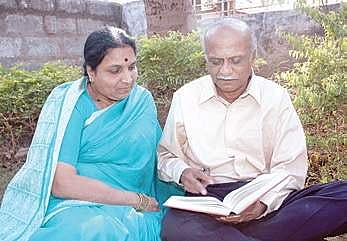 The late Dr M M Kalburgi with his wife. (File photo)