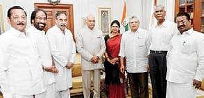 President Ram Nath Kovind with Congress leader Anand Sharma, DMK’s Kanimozhi, CPI’s D Raja, CPI (M)’s Sitaram Yechury and DMK’s Tiruchi Siva in New Delhi on Thursday | PTI