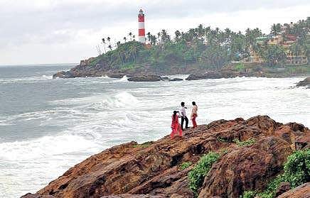 Tourists taking pictures at Vizhinjam  | EXPRESS