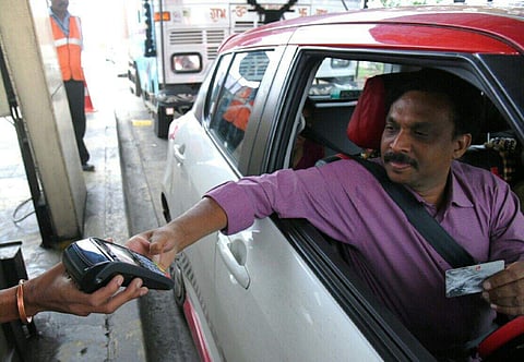 A person using a debit card at Neelambur Toll plaza on NH 47 between Walayar to Chengappallu bypass outskirt of Coimbatore.(File Photo | EPS/A Raja Chidambaram)