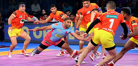 Jaipur Pink Panthers beath Gujarat Fortunegiants 31-25 (Twitter/ProKabaddi)