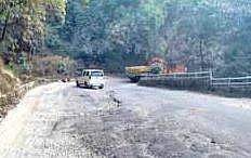 Damaged road from Kemphole to Gundya on NH 75