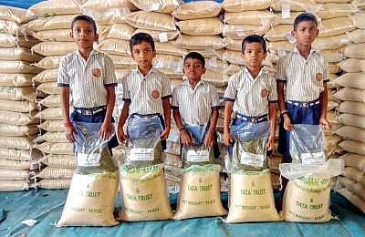 The food packets which will be distributed to the Ockhi victims