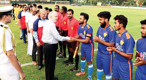 Governor P Sathasivam meeting the players before the kick-off of Goal 2018 accompanied by ‘The New Indian Express’ Editorial Director Prabhu Chawla | Albin Mathew