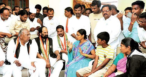 TPCC President N. Uttam Kumar Reddy and other top leaders met Srinivas’ family, in Nalgonda on Friday | Express