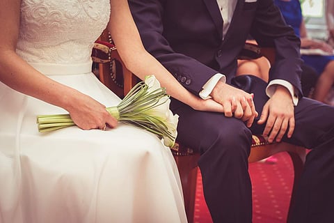 US woman with cancer marries in hospital hours before her death 
