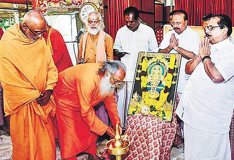 Abhayananda Theerthapadar of Kudakkachira Vidyadhiraja Ashramam  inaugurates the Hindu leaders’ meeting in Thirunakkara on Thursday | Express