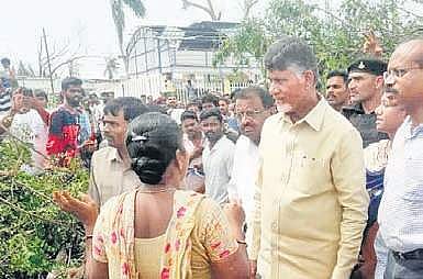  Chief Minister N Chandrababu Naidu visited Akkupalli and Baipalli villages of Vajrapukotturu mandal and interacted with people | EPS