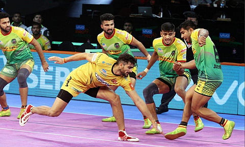 Telugu Titans picked up two bonus points and then scored a tackle point to lead 25-21 after 27 minutes (Photo | Twitter/ProKabaddi)