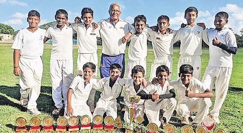 St Bede’s AIHSS after winning the SMCA Independe­nce Day Cup U-12 tournament