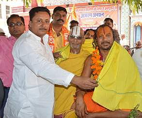 Chief priest of Ayodhya's Tapaswi Chhawni temple Mahant Paramhans Das during fast.  (Photo | EPS)