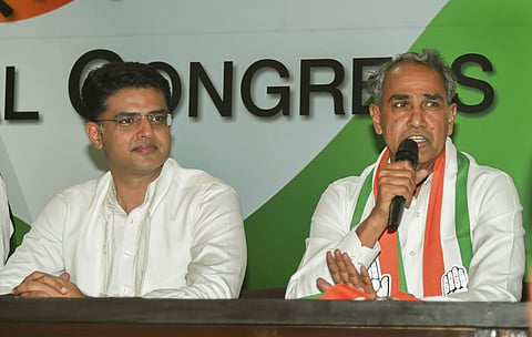 Dausa MP Harish Chandra Meena (R) and  Sachin Pilot (L) at a press conference after joining the Congress party at AICC headquarters. (Photo| PTI)