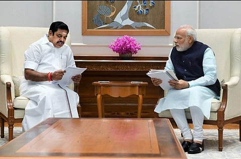 Tamil Nadu CM Edappadi Palaniswami explaining the devastation caused by cyclone Gaja to PM Modi. (Photo | EPS)