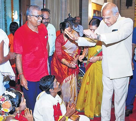 TN Governor Banwarilal Purohit was the chief guest of the event and he blessed the couples  Debadatta Mallick