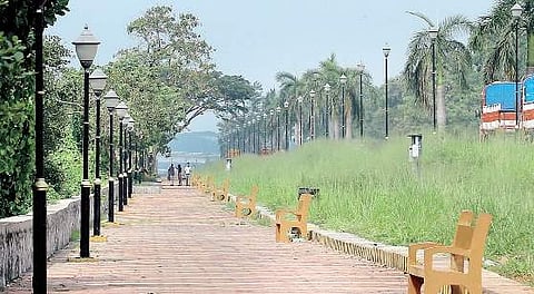 The walkway under construction near BOT Bridge at Thoppumpady