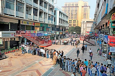 People queue up outside ATMs in New Delhi to withdraw cash. (File| EPS/shekhar yadav)