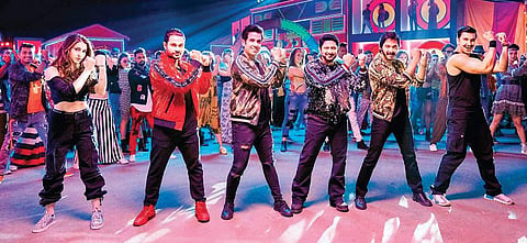 Golmaal team in the song Aankh Maare