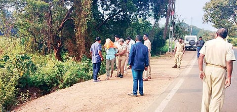 Accused identifying the place where the gun was concealed | Express