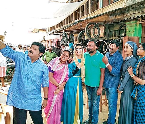 Team Totapuri;  Jaggesh along with Aditi Prabhudeva,  Suman Ranganath, Vijayaprasad, Suresh and team