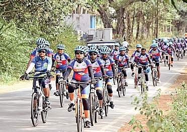 KSRP personnel on a cycling expedition  passing through Chitradurga district