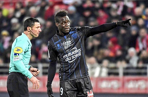 Nice player Mario Balotelli complaints to match referee of racist chants | AFP