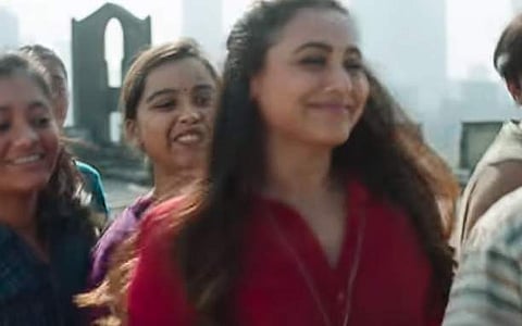 A still from 'Oye Hichki' song (Youtube)