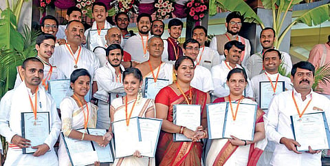 Gold medal winners of Karnataka Sanskrit University during the annual convocation in Bengaluru | Vinod Kumar T