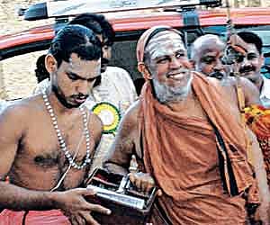 File photo of Kanchi Shankaracharya Jayendra Saraswati (right) /J MANOHARAN.