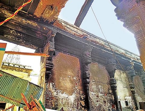 The Veera Vasantharayar Mandap in the Madurai Meenakshi Amman Temple on Monday; (inset) Deputy Chief Minister O Panneerselvam  at the temple | Express