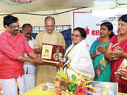 Writer Aranmula Hariharaputran handing over the award to T R Jayakumari for her contribution as a teacher and writer