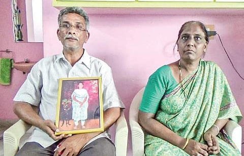 Ayesha’s parents Iqbal Basha and Shamshad Begum in a pensive mood in Tenali on Friday (File | EPS)