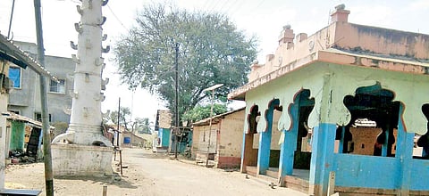 Nilji in Gadhinglaj taluk of Kolhapur district in Maharashtra, is just a kilometre from the Karnataka border