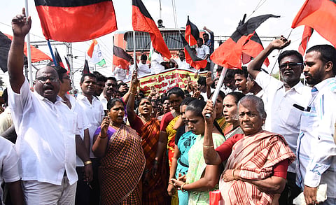 Party members of DMK, Congress and Communist Party staged a rail roko protest at Korukkupet Railway Station. (EPS)