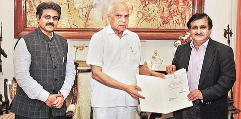 Governor Banwarilal Purohit giving appointment order to M K Surappa as the  Vice-Chancellor of Anna University, in the city on Thursday | Express