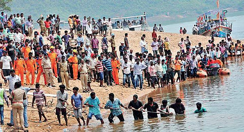 Ill-fated boat that capsized in Godavari river had licence, safety gear, says Collector