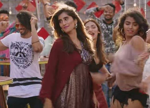 Akasa in Thug Ranjha (YouTube screengrab)