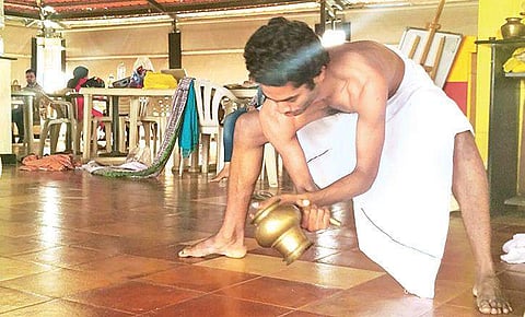 Actor at the rehearsals of the play Nagamandalam