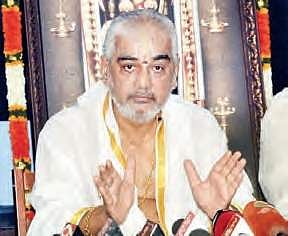 Ramana Deekshitulu, Vijayasai get legal notices from Tirumala Tirupati Devathanams