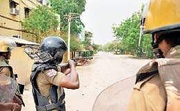 Police opening fire at protesters in Thoothukudi (file photo) | Express