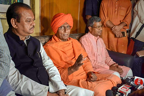 Swami Agnivesh C along with senior Congress leader Subodh Kant Sahay L and JVM supremo Babulal Marandi addresses the media a day after he was assaulted allegedly by the BJYM members in Ranchi. (Photo | PTI)