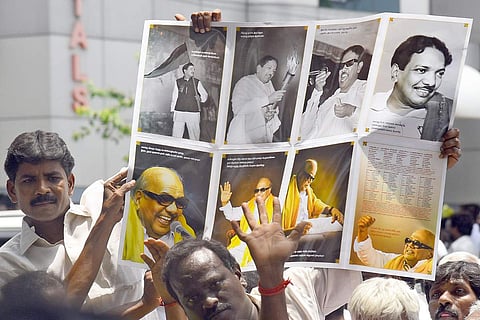 Supporters, media outside Kavery Hospital in Chennai where DMK Chief Karunanidhi is admitted. (Photo | Martin Louis/ EPS)