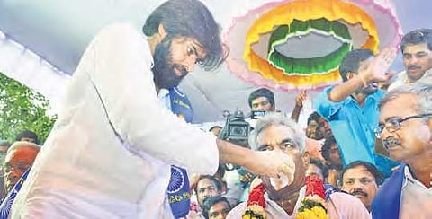 Jana Sena chief Pawan Kalyan offering lemon juice to the farmers protesting  against land acquisition at Uddandarayunipalem on Saturday | Express